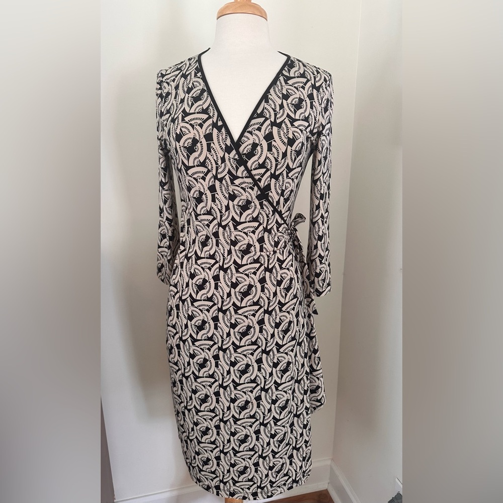 BCBGMaxAzria Black and White Sheath Dress V-Neck 3/4 Sleeve